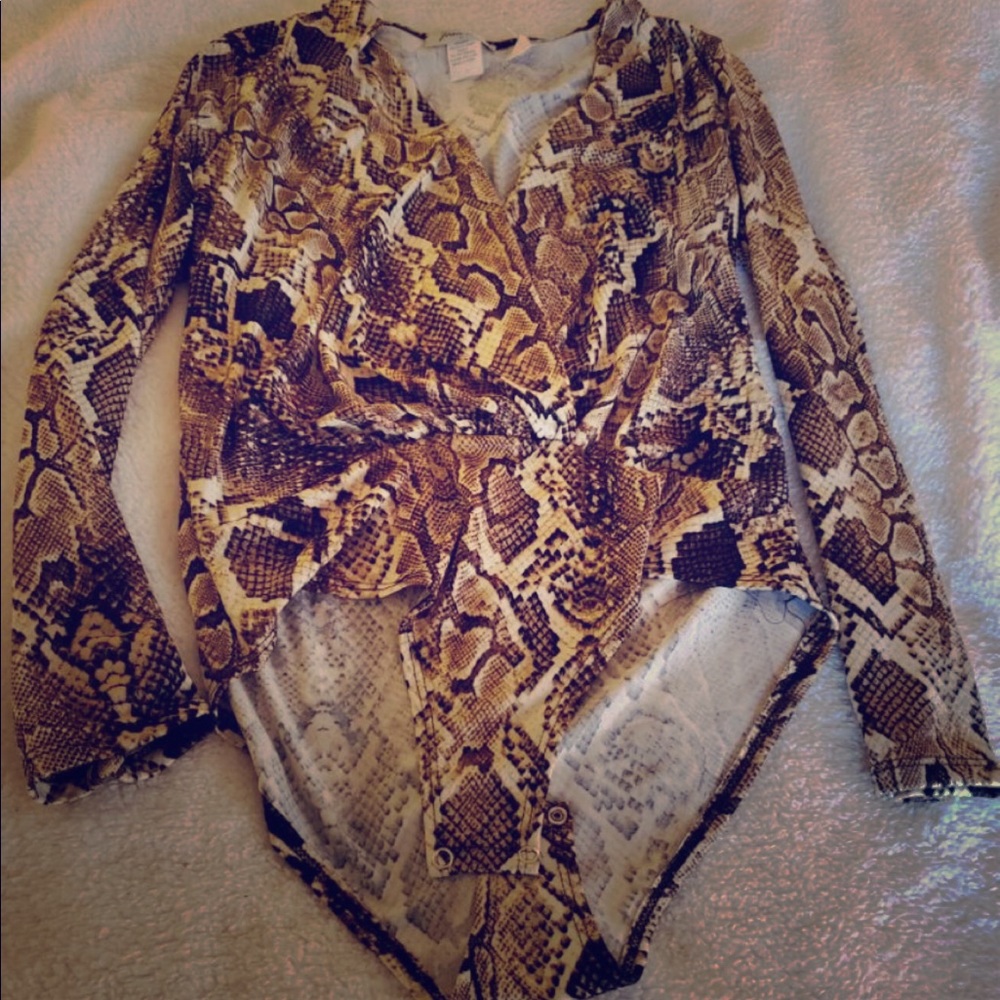 Nice lightweight snakskin blouse